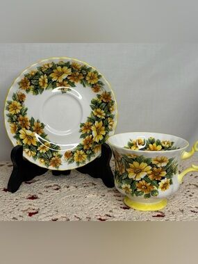 Royal Albert “Marguerite” Teacup/Saucer set Vintage